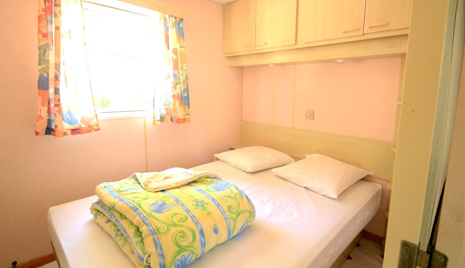 Chambre lit double mobile home confort